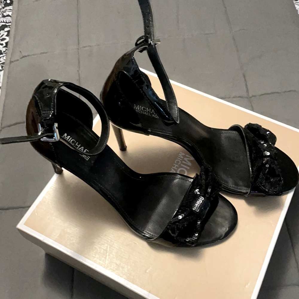 Micheal Kors black heel